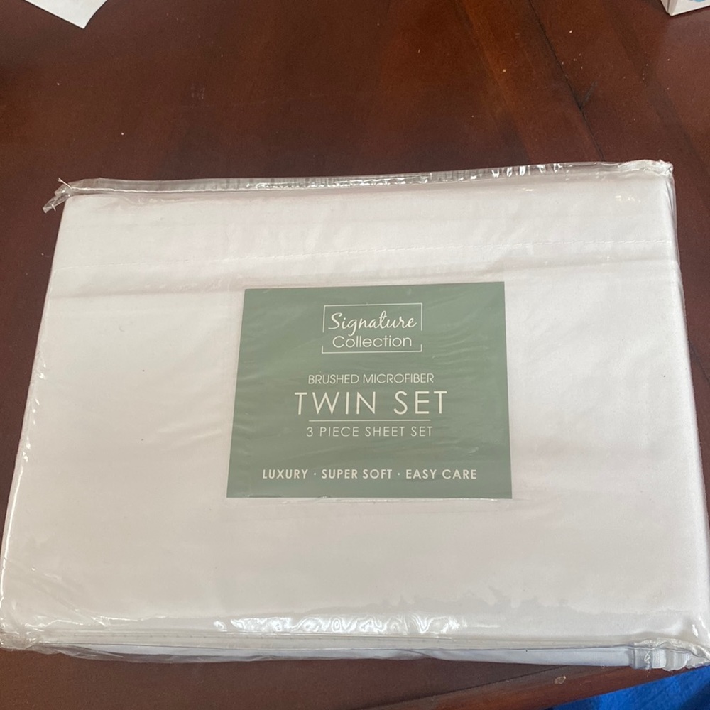 Twin set bedsheets in white color